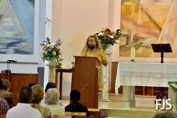  Decenas de fieles rinden pleitesía a San Antonio de Padua en Clavellinas/Francisco Javier Santana.